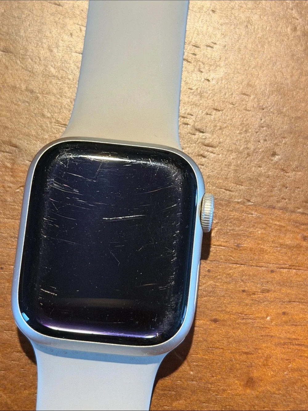 Apple Smartwatch series 7 41mm with Light Silver Silicone Band